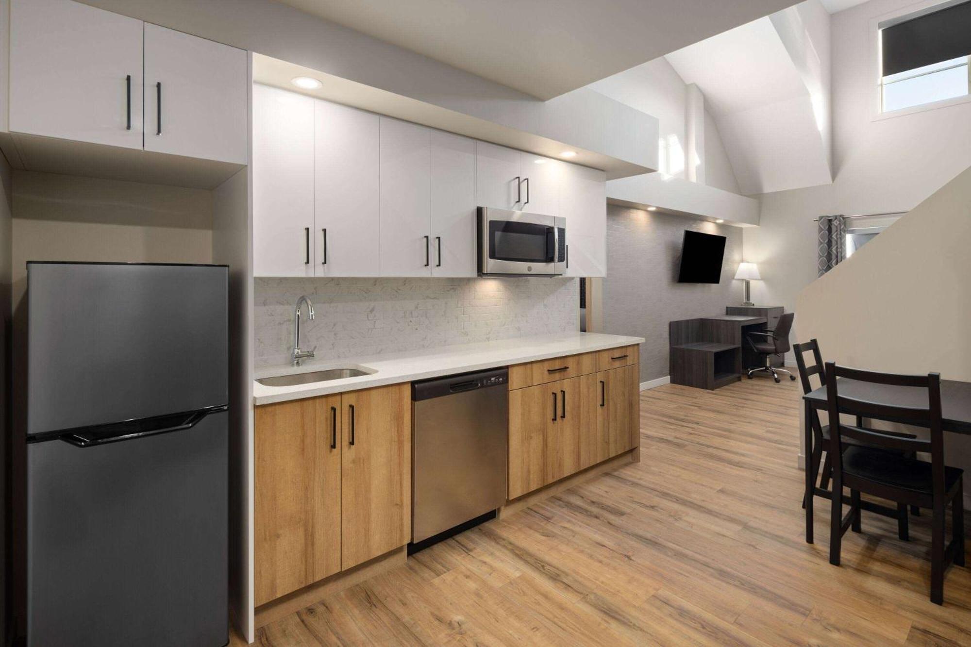 Baymont By Wyndham West Edmonton Otel Dış mekan fotoğraf